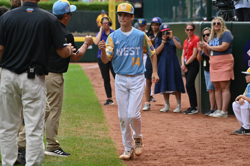 Community gathers to support El Segundo Little League team's World