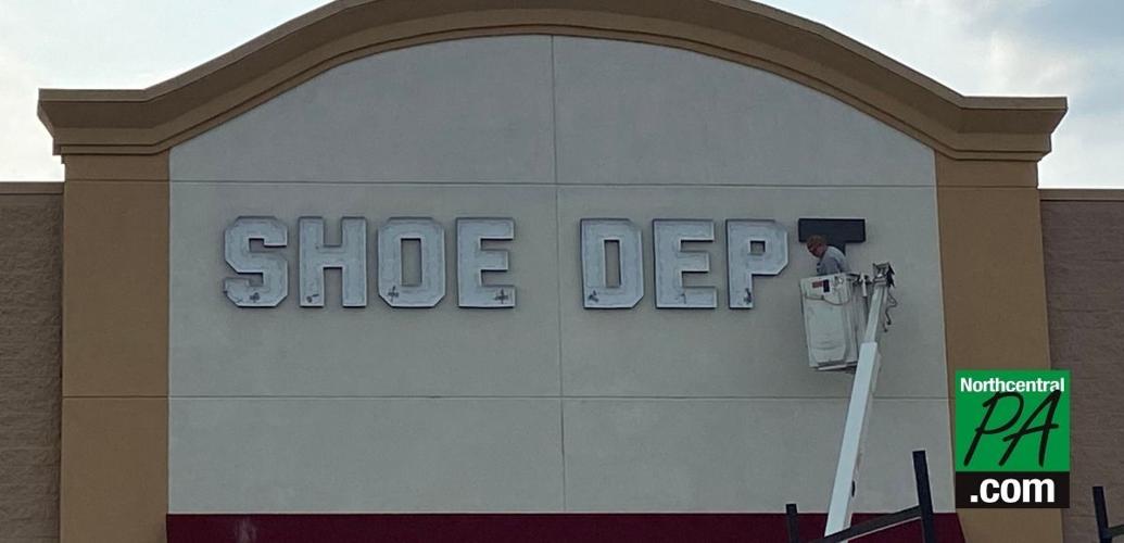Shoe Dept. moving into Crossing Local Business