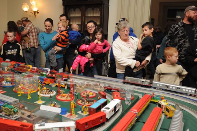 Toy Train Expo Chugs Back Into Town