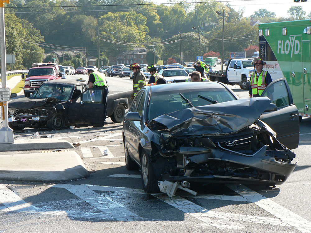 1 person injured in 2-vehicle wreck on Turner McCall | Police/Fire news ...