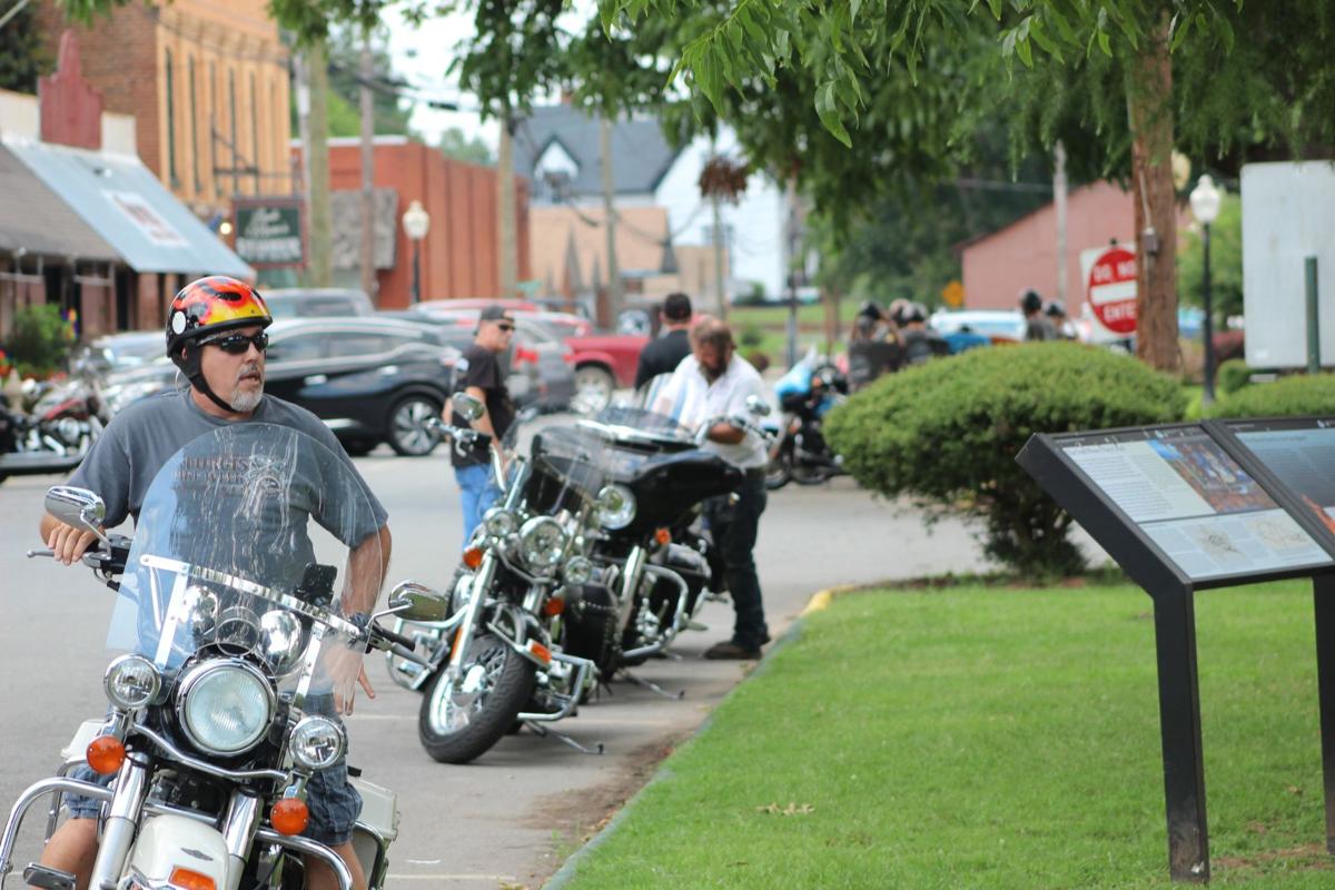 Bikes and bandannas Over 1,000 bikers in Cave Spring for rally and