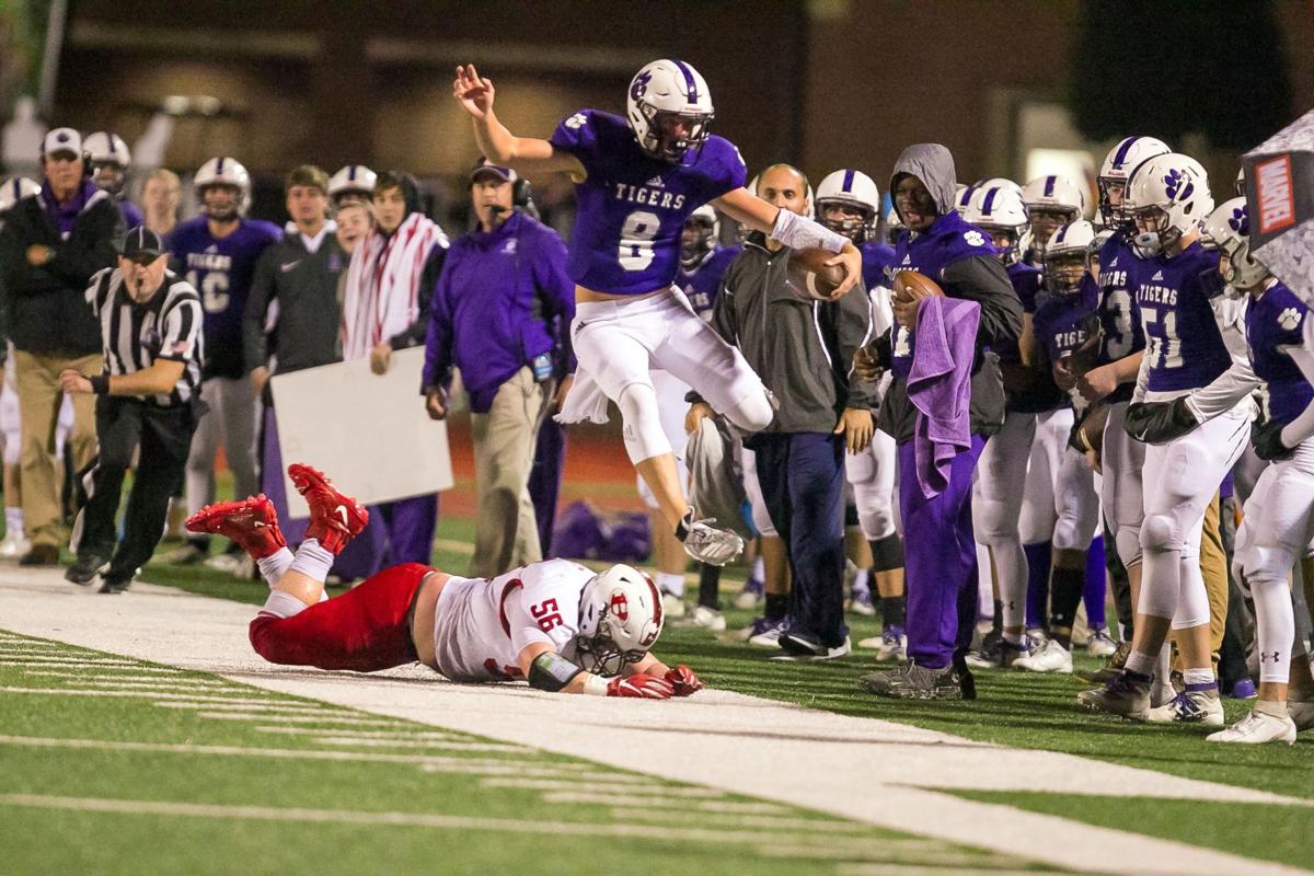 Prep Football Tigers Shut Out Red Devils 31 0 In Key Subregion