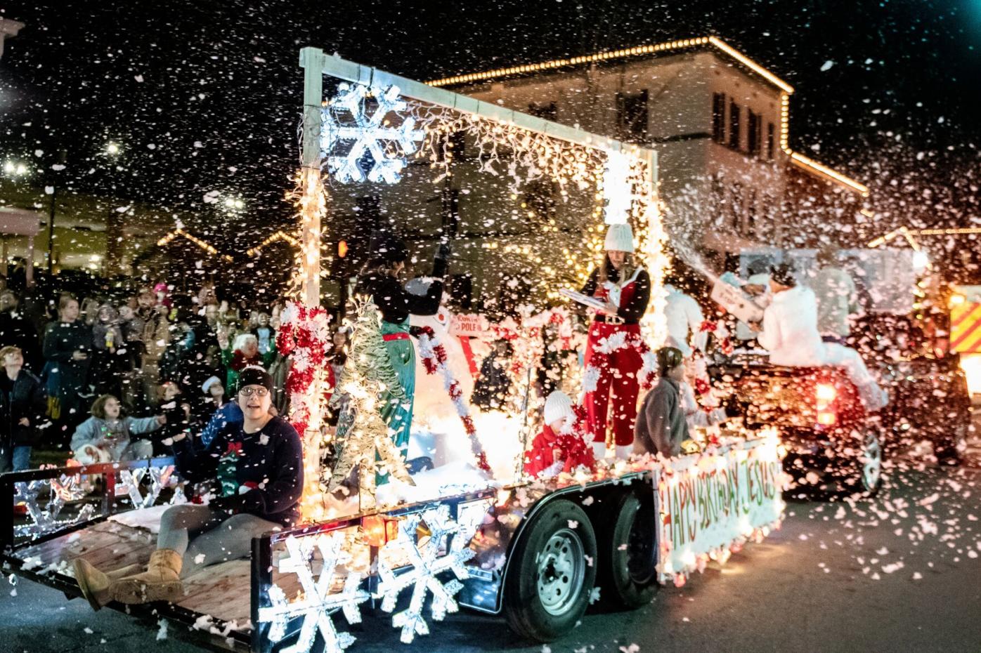 Calhoun Ga Christmas Parade 2022 Christmas Parade Draws Thousands To Downtown Calhoun | Gordon Life |  Northwestgeorgianews.com