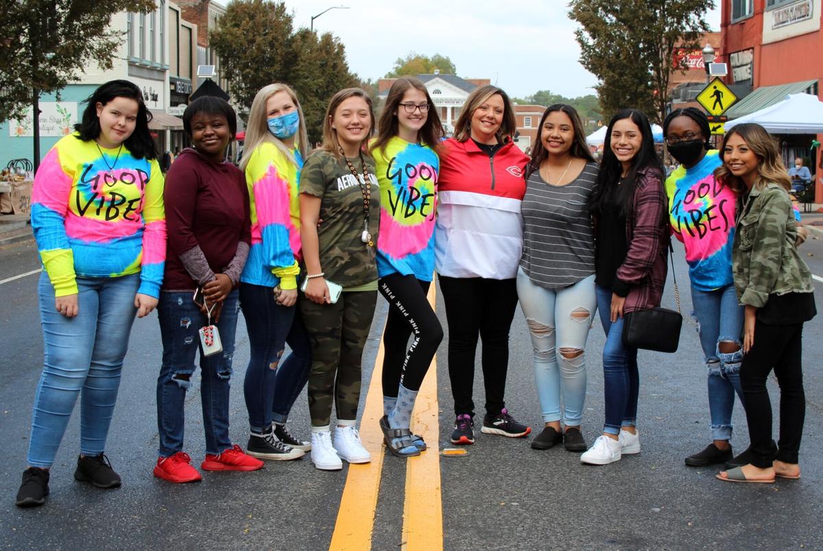 Crowds dodge rain at Market on Main Festival