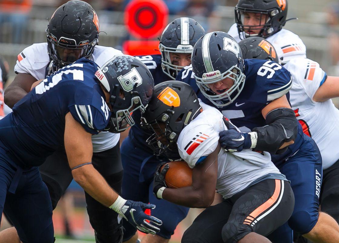 College Football Berry Defeats Hendrix In Battle Of Unbeatens 27
