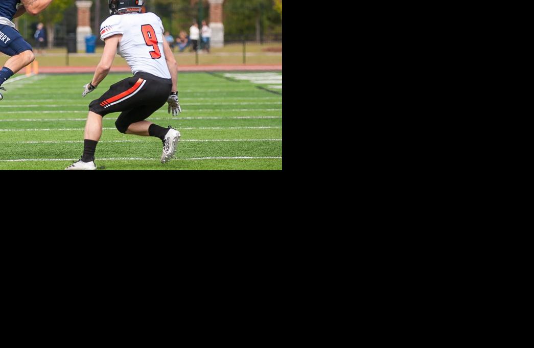 College Football Berry Defeats Hendrix In Battle Of Unbeatens 27