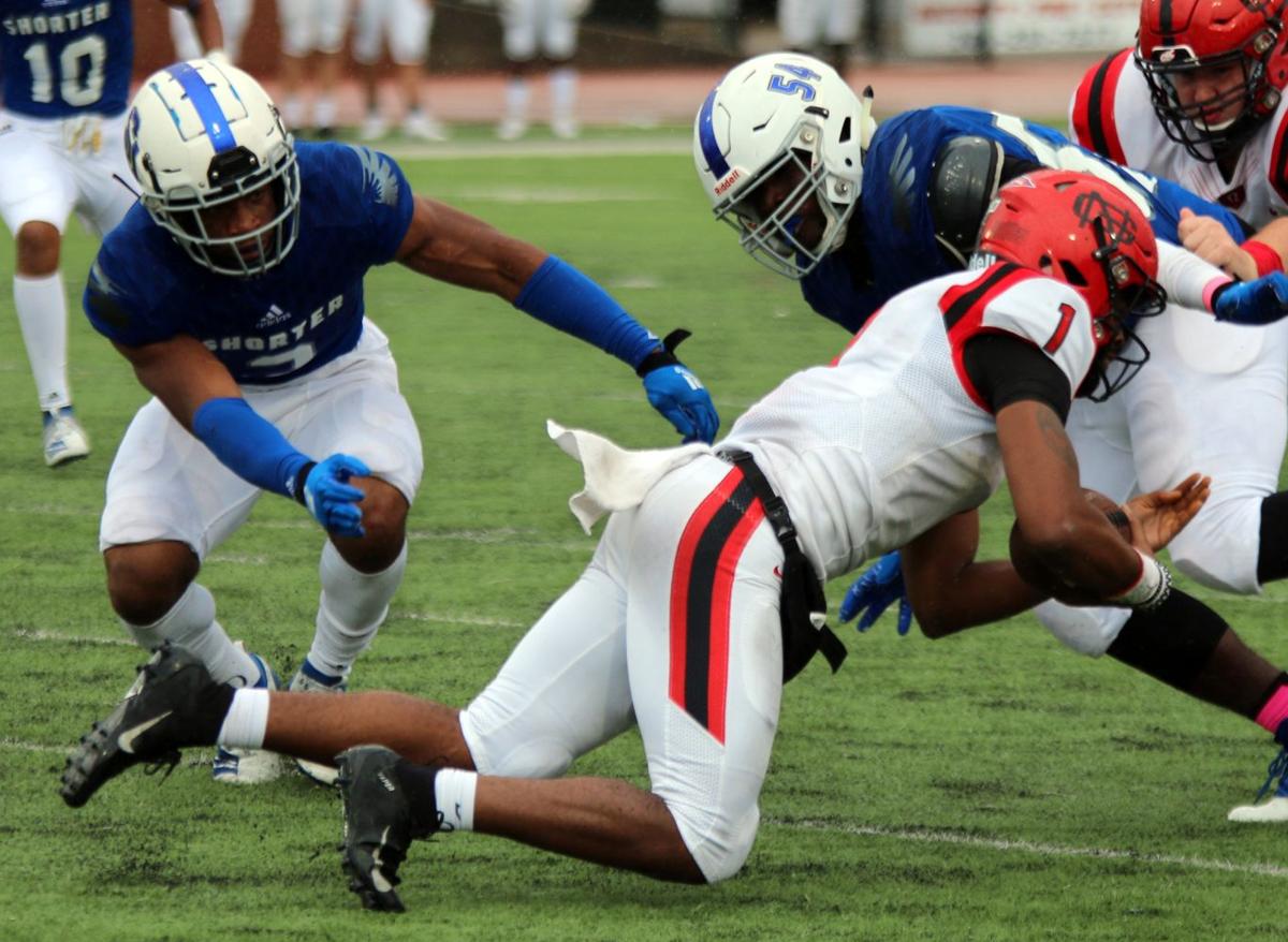 College Football Shorter Can T Keep Up In Loss To North