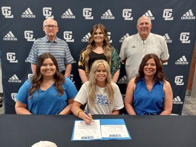 Cora Mount signs with Tennessee Wesleyan