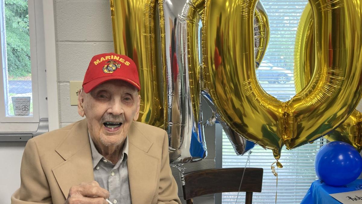 Celebrating 100: WWII vet Robert Rakestraw celebrates his birthday with ...