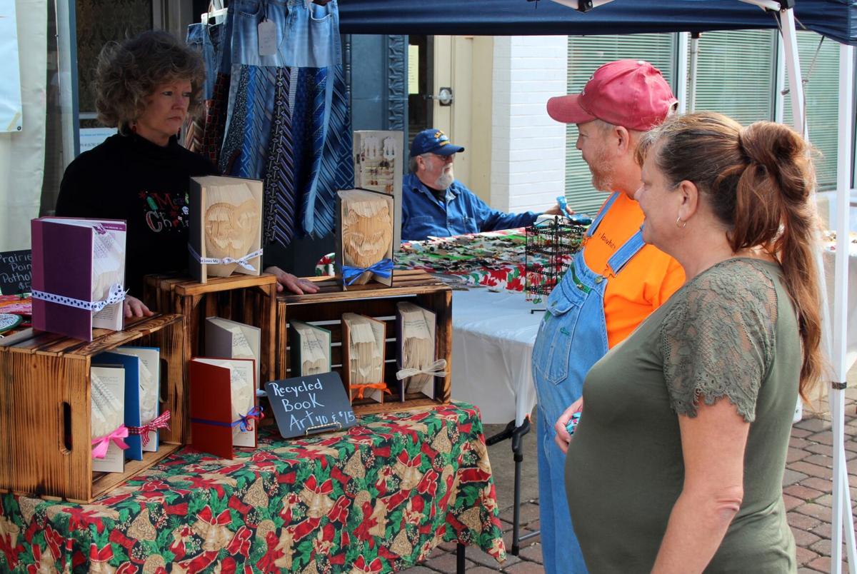 Crowds dodge rain at Market on Main Festival