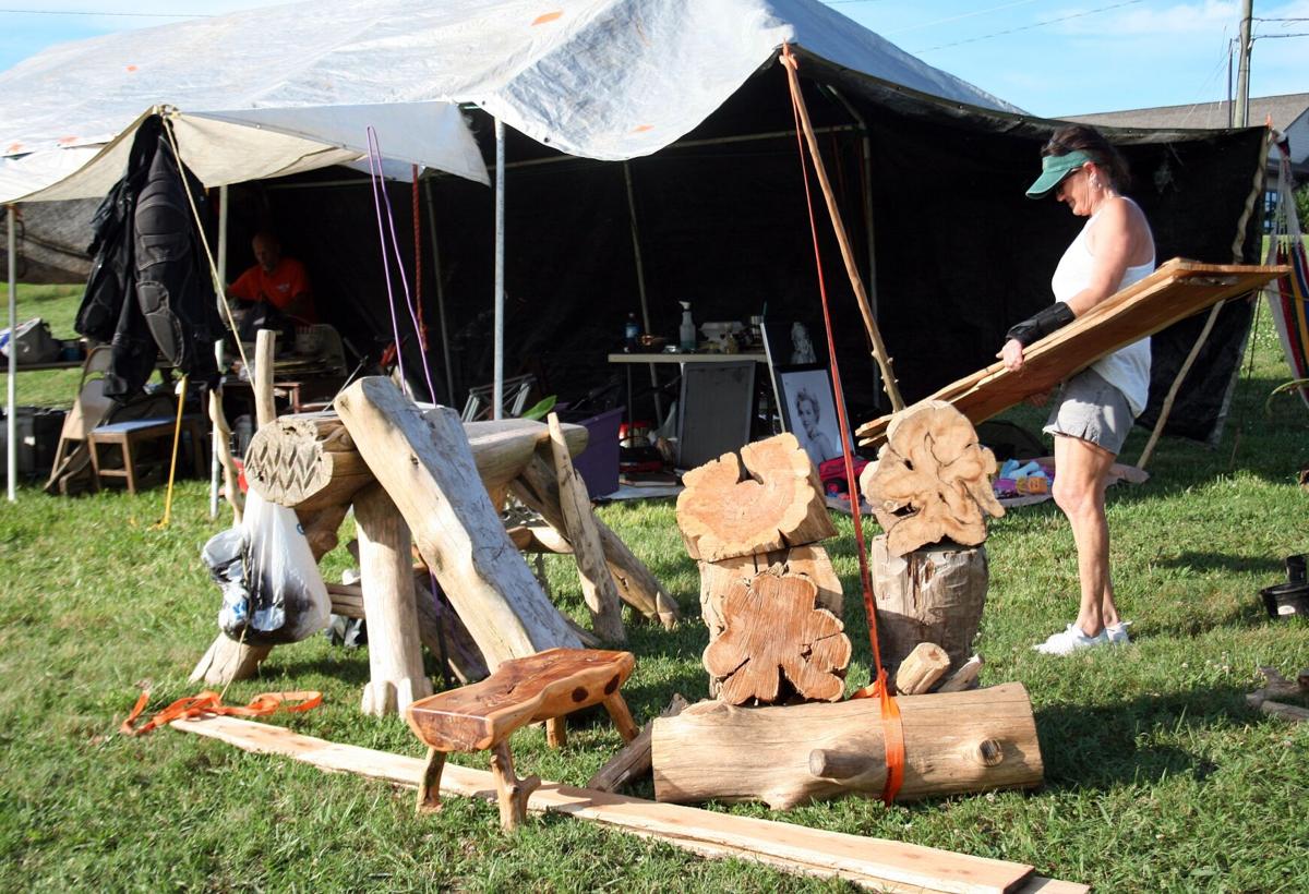 Dixie Highway Yard Sale lines Highway 41