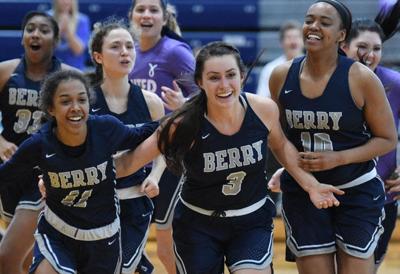 College Basketball Sandman Hits 3 At Buzzer To Lift Berry Women