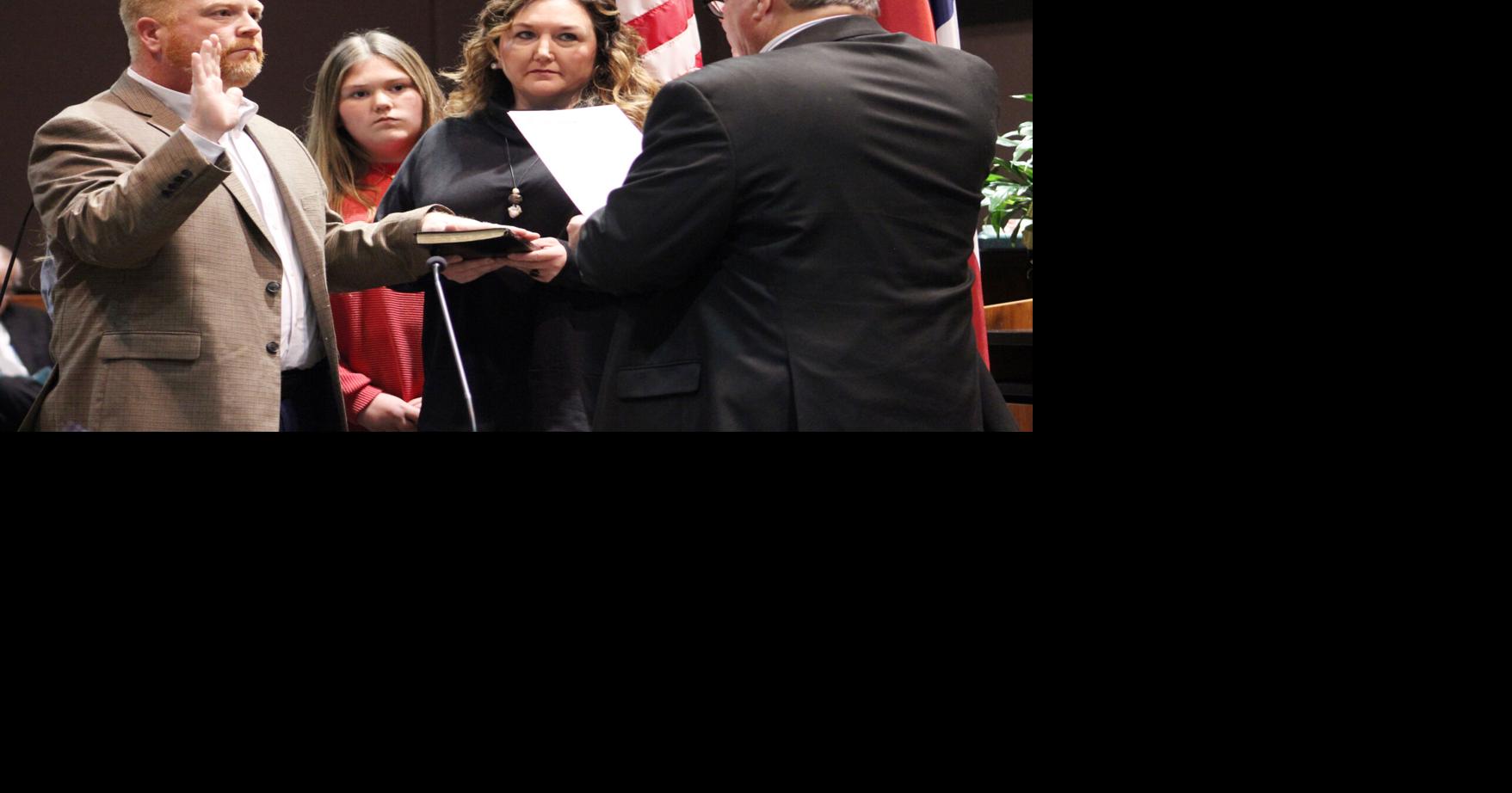 Ceremony sees new and returning officials sworn in | Local ...