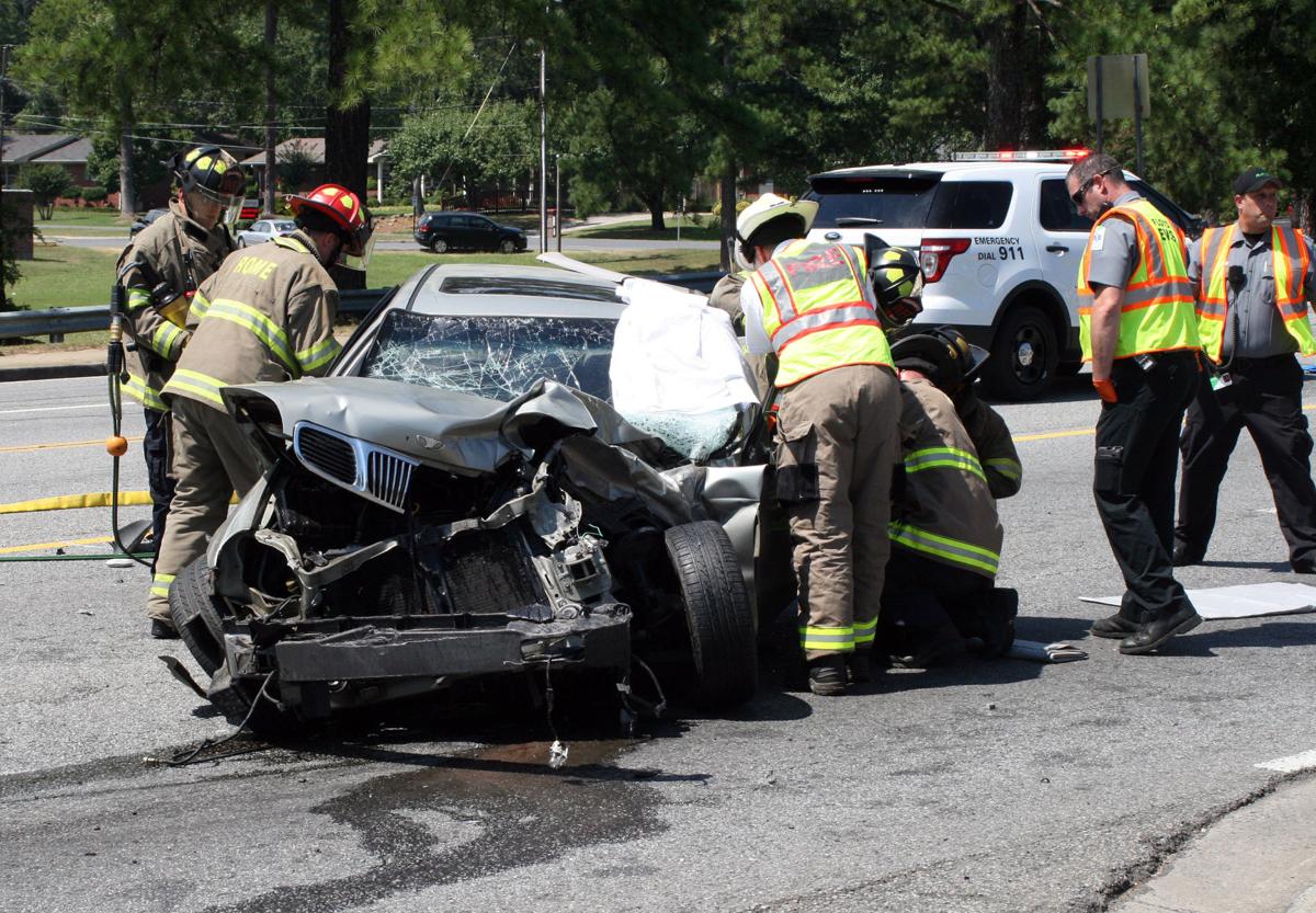 2 injured in wreck on Shorter Avenue in West Rome Police/Fire news