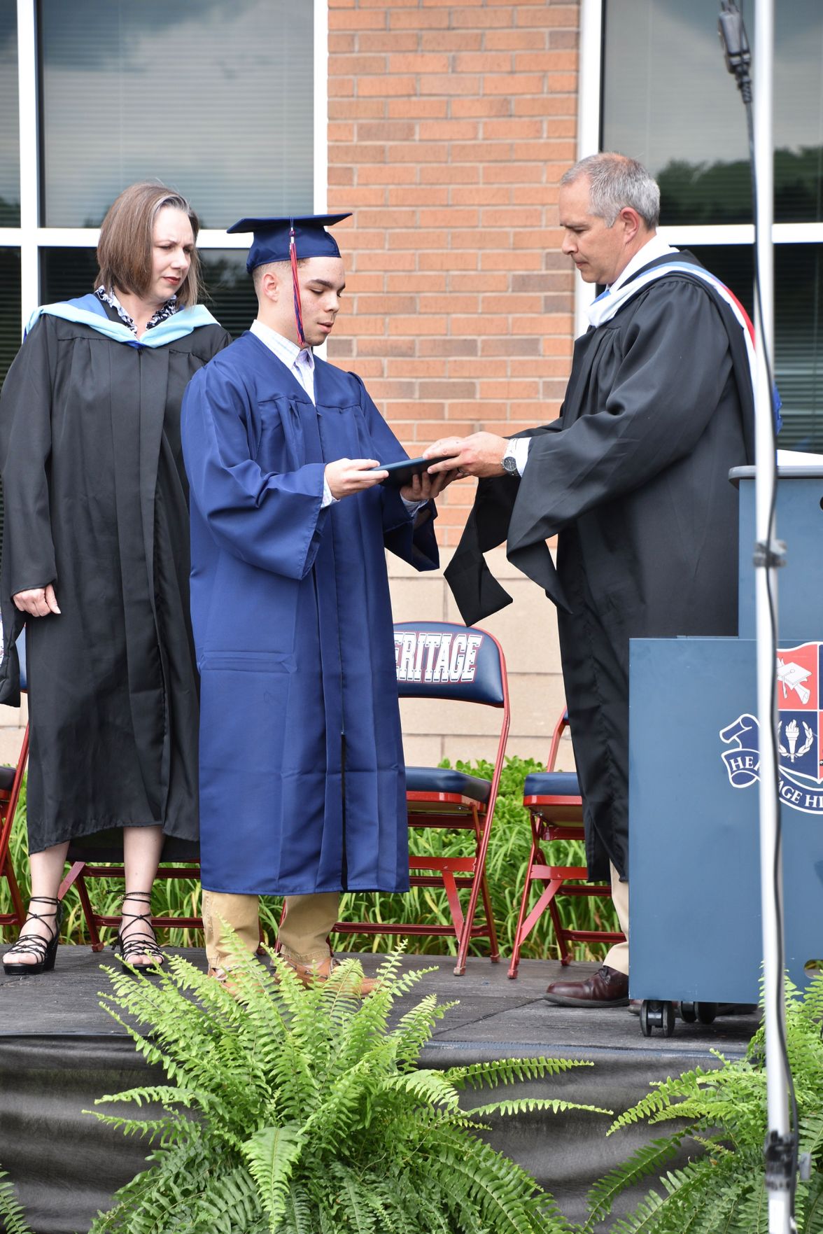 Catoosa County S Heritage High Holds Drive Thru Graduation Ceremonies Catoosa Walker News Northwestgeorgianews Com