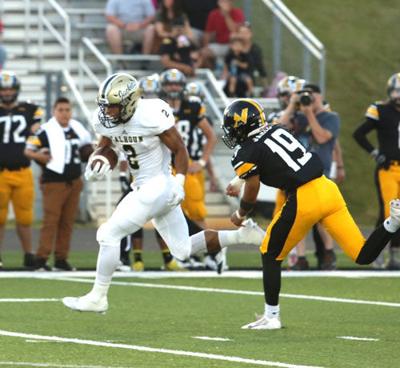 FOOTBALL: Jackets roll over North Murray on road, Football