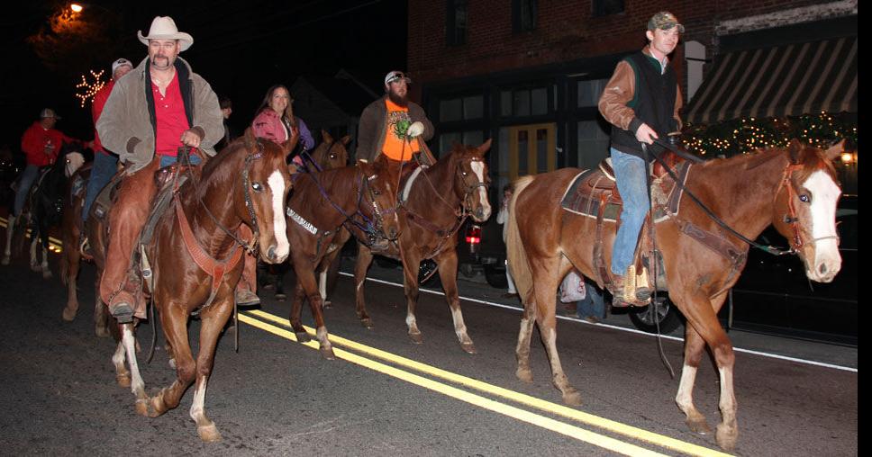 Horses must wear diapers for Cave Spring Christmas parade Local News