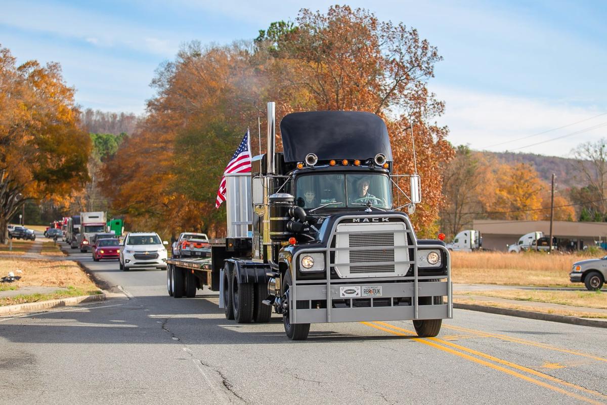 Rubber Duck Truck From 1978 Movie Convoy Leads Big Rig Funeral Procession Local News Northwestgeorgianews Com