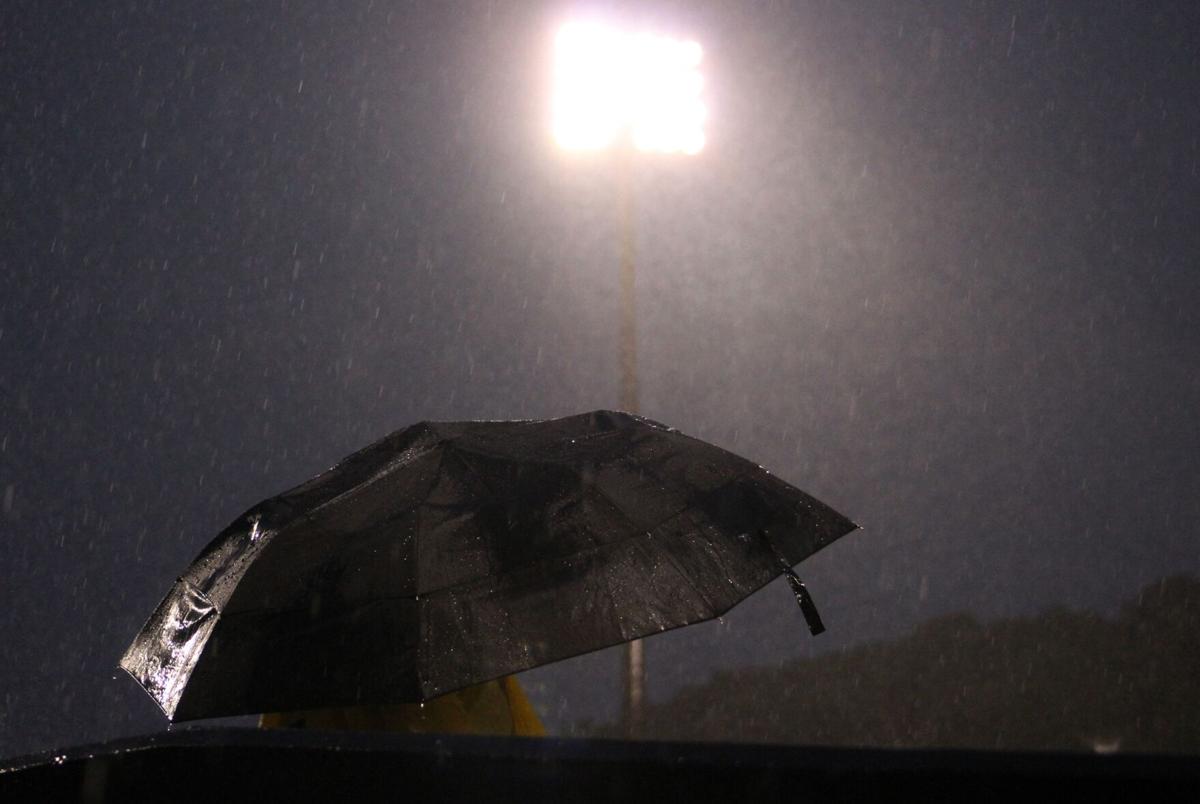 Rockmart graduates wait out rain for ceremony