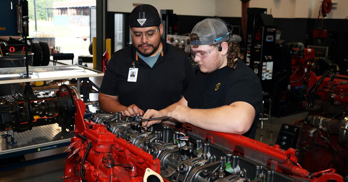 Jasper Byrd en el programa de Tecnología Diesel de GNTC