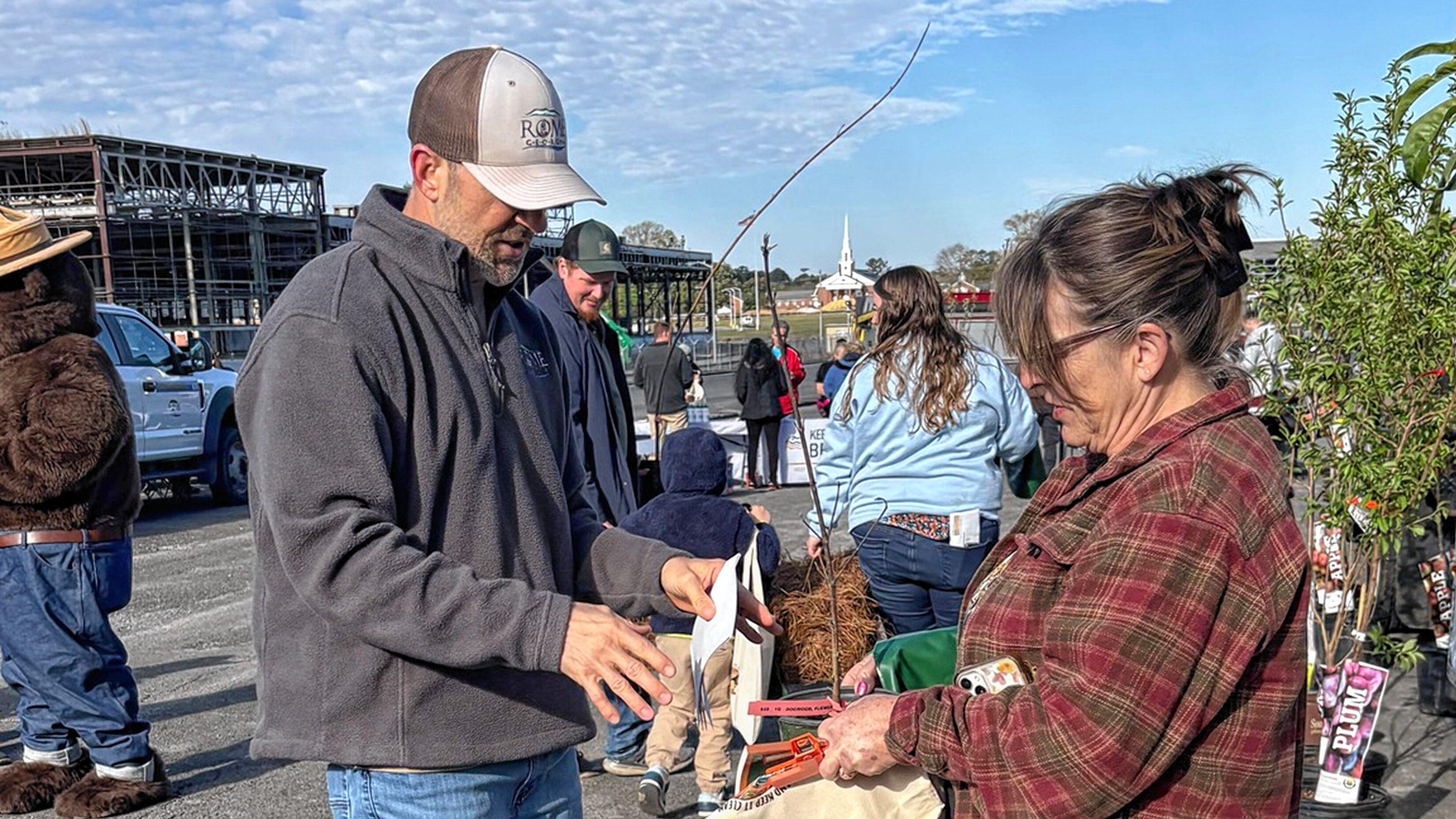 Giveaway adds 225+ trees to Rome canopy | Local News ...