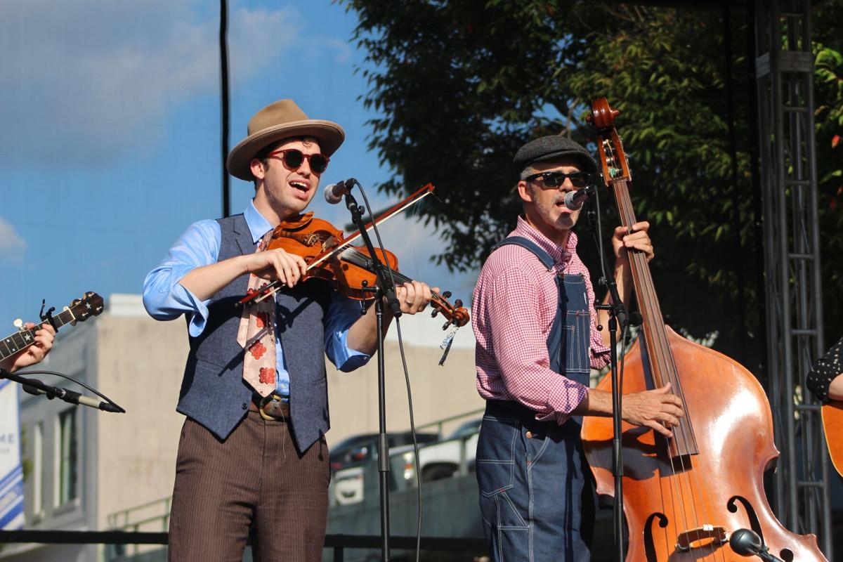 Sunshine, fiddlin' and squaredancing: Fiddlin Fest sees large crowd in Downtown Rome