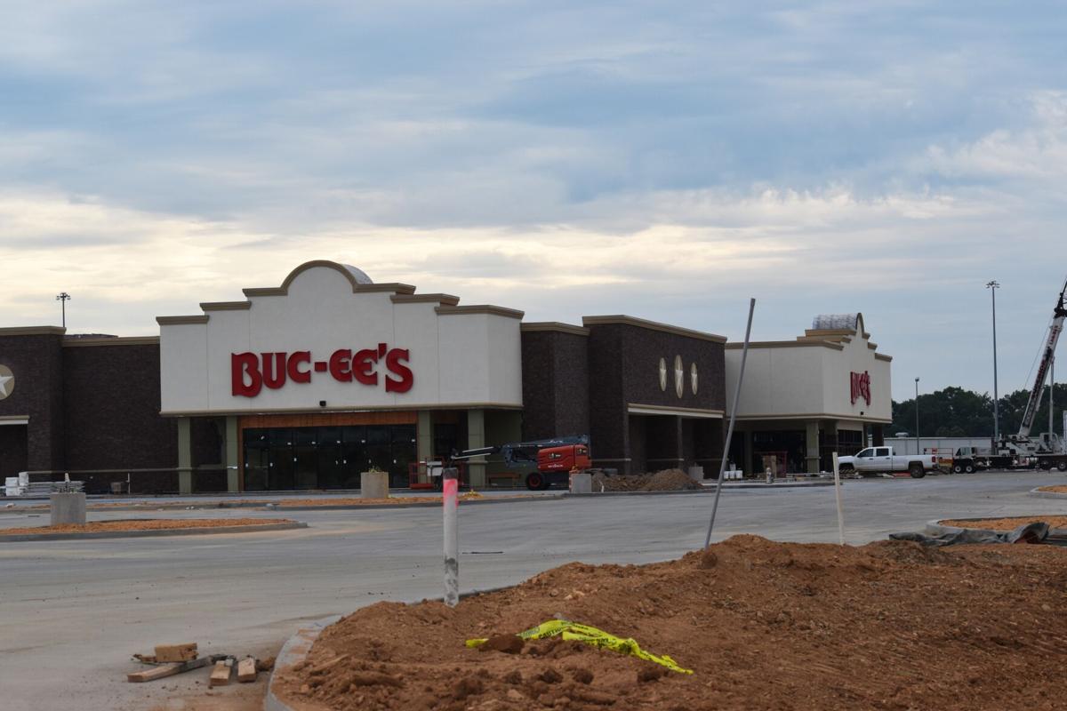 Traffic light goes up in front of Buc-ee's location