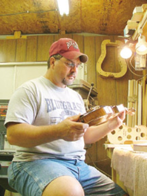 Rossville native builds a name as a fiddlemake | Local headline