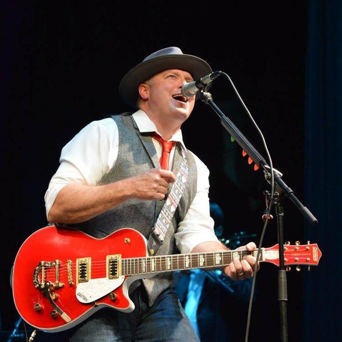 Songwriter Scott Thompson organizes Brown Bag Concert series, 'Sing for