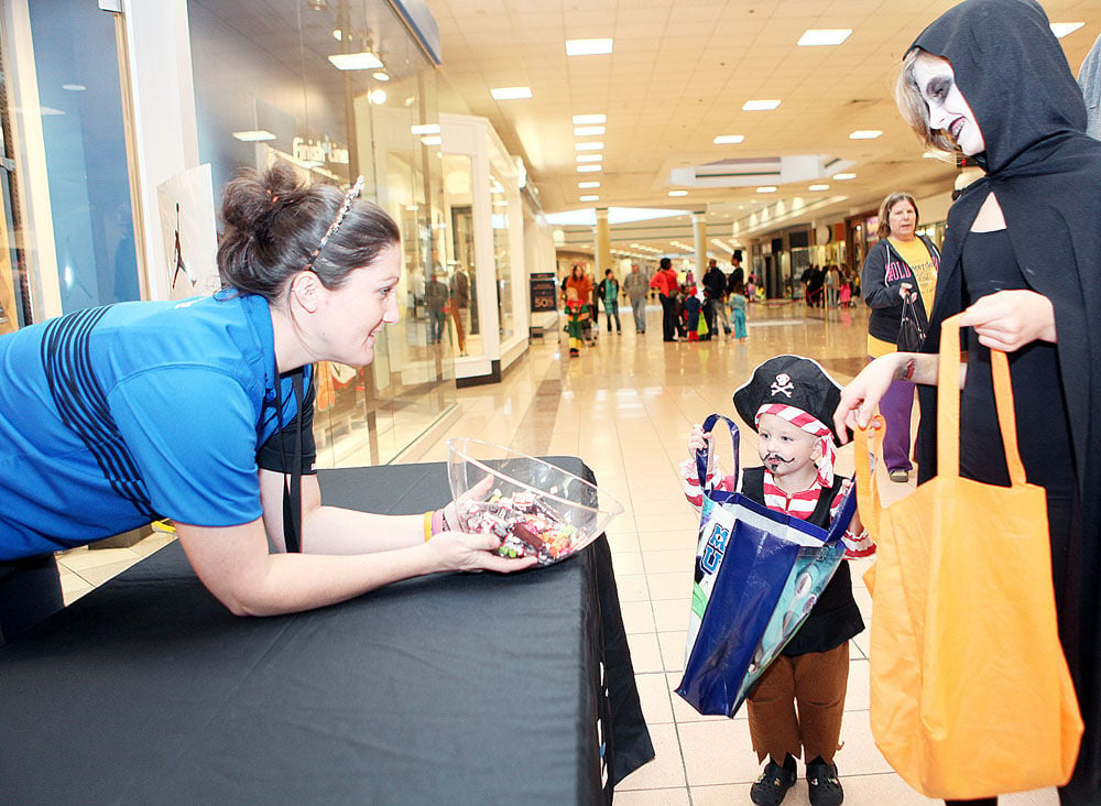 Trick or Treating at Mount Berry Square Mall Gallery