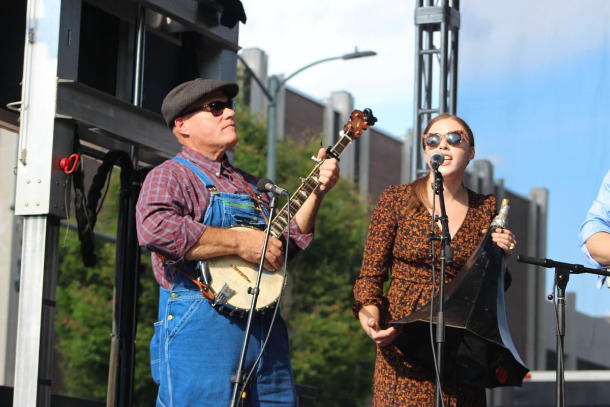 Fiddlin' and dancin' on Broad Street