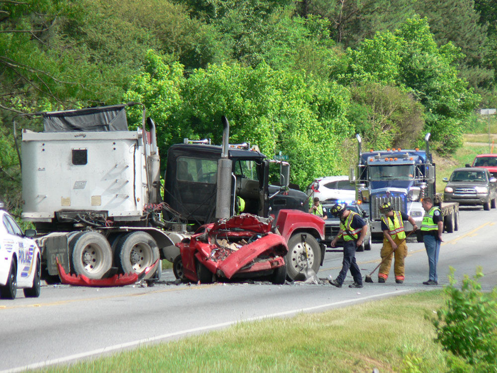 Wreck on Rockmart Highway shuts down traffic Local News