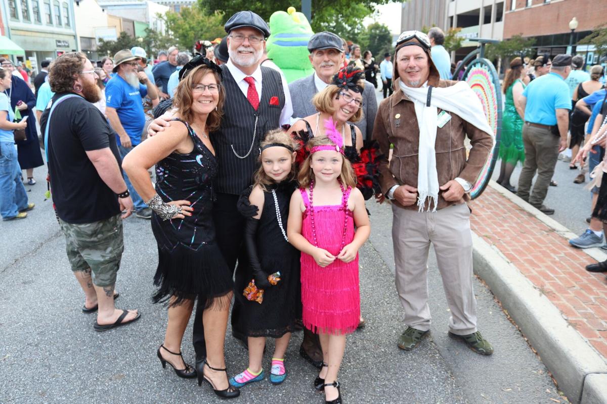 Flappers and flyboys: The roaring 20s invade downtown Rome in geocaching event