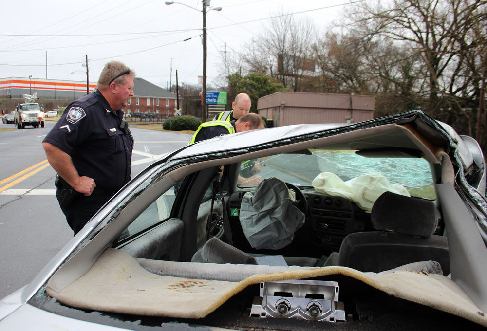 Rome teen hurt in crash on Glenn Milner that snapped light pole