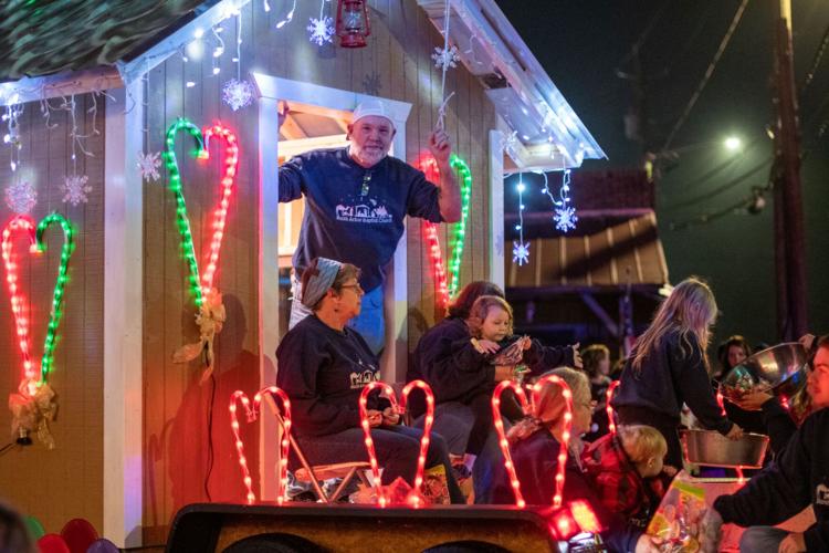 Cave Spring, Lindale ring in the Christmas season