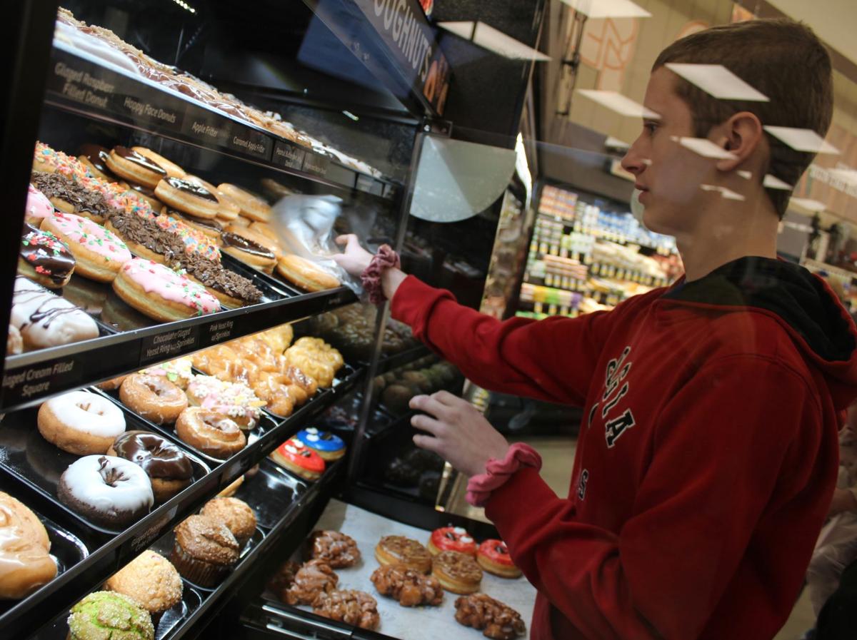 Food City Officially Cuts Ribbon Opens Door For Business After Hours Event The Calhoun Times Northwestgeorgianews Com