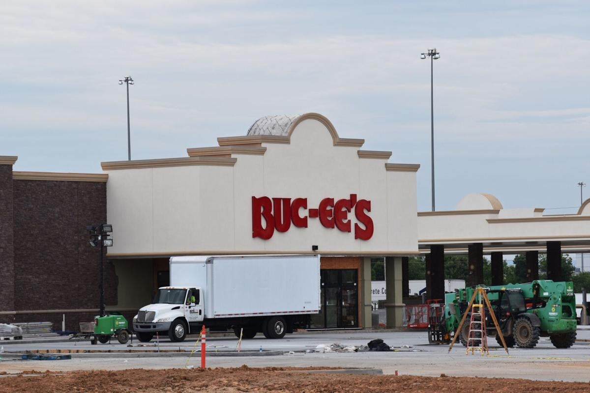 Traffic light goes up in front of Buc-ee's location