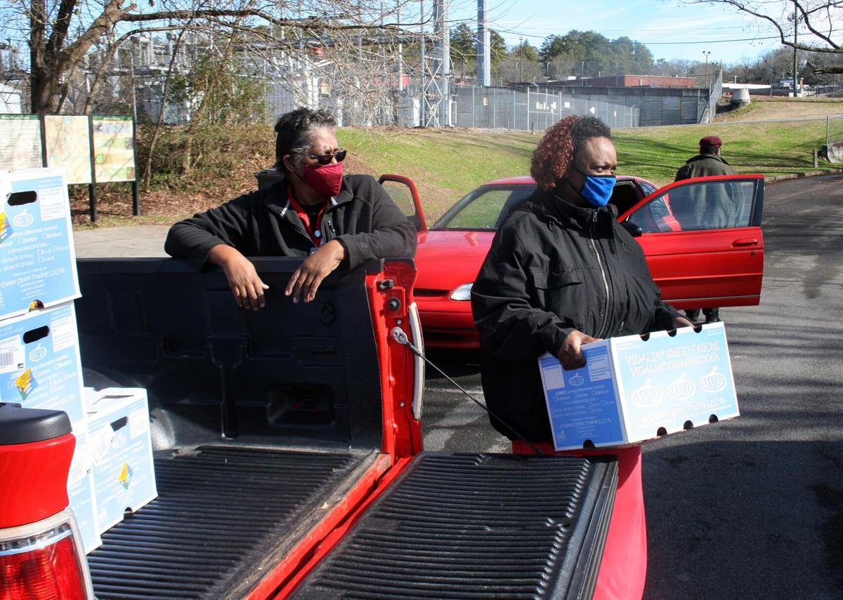 Famers to Families food giveaway