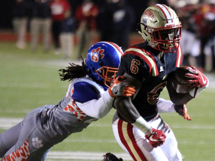 Football Wolves Surge In 2nd Half Against Jaguars High School