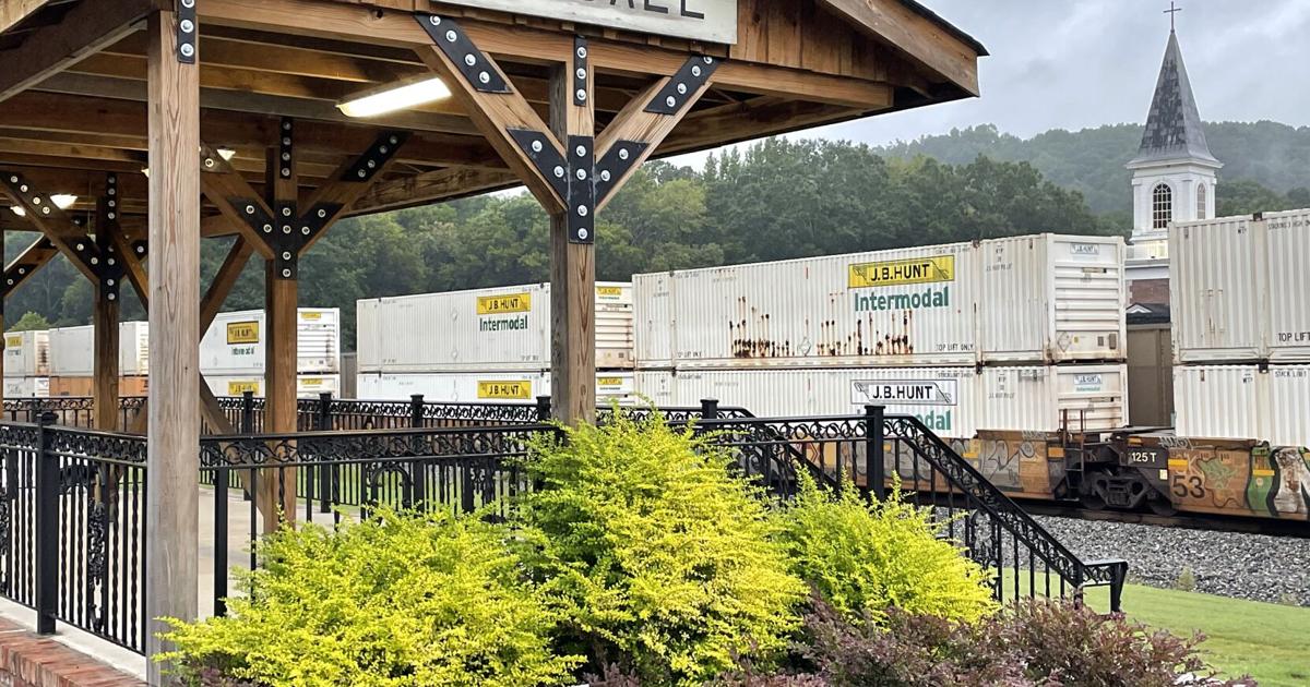 Reeceburg Old Rockmart Crossing Closed Early Sunday As Train Derailment Collision Cleanup Continues Update From Norfolk Southern News Northwestgeorgianews Com Reeceburg Old Rockmart Crossing Closed Early Sunday As Train Derailment Collision Cleanup Continues Update From Norfolk Southern News Northwestgeorgianews Com