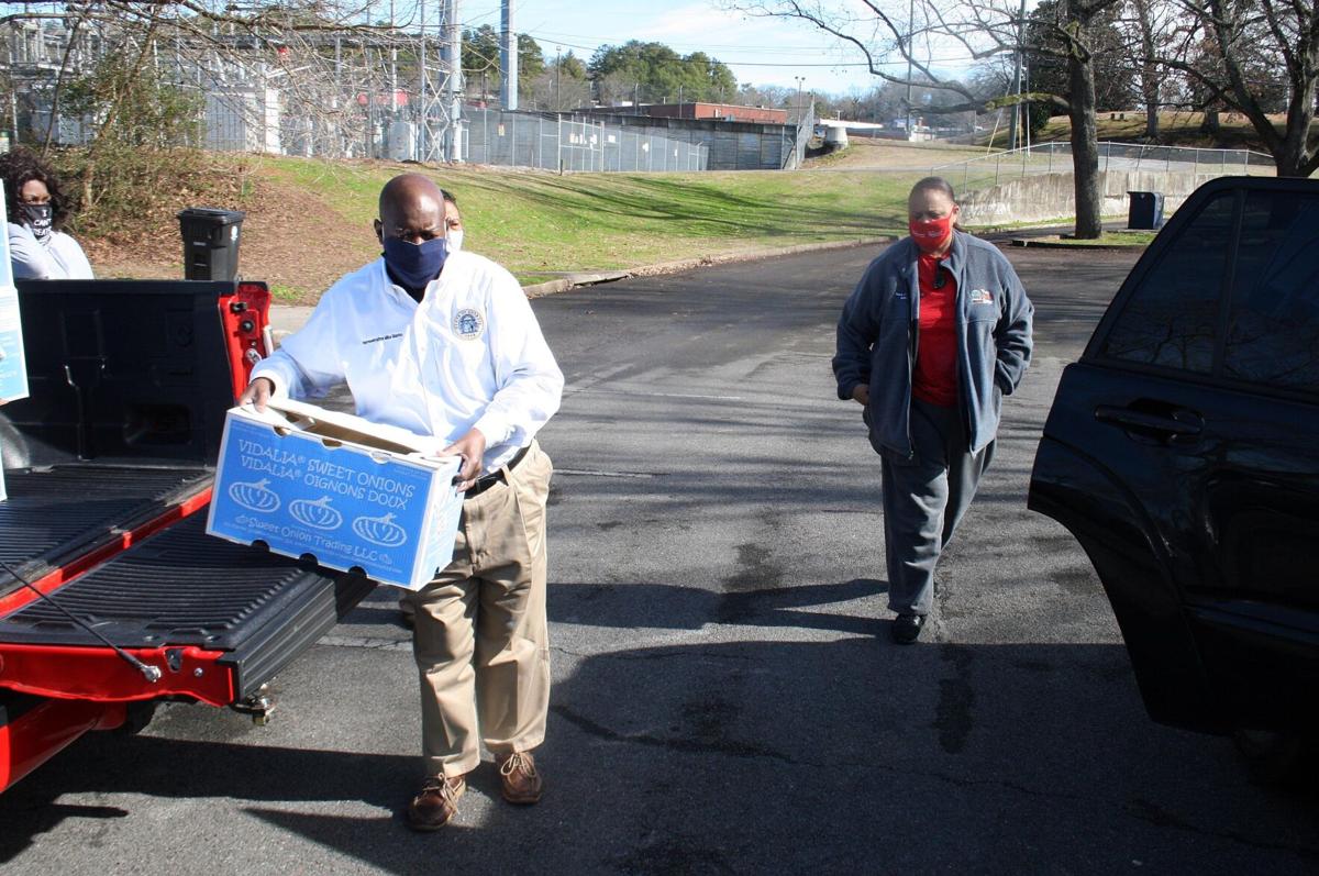 Famers to Families food giveaway