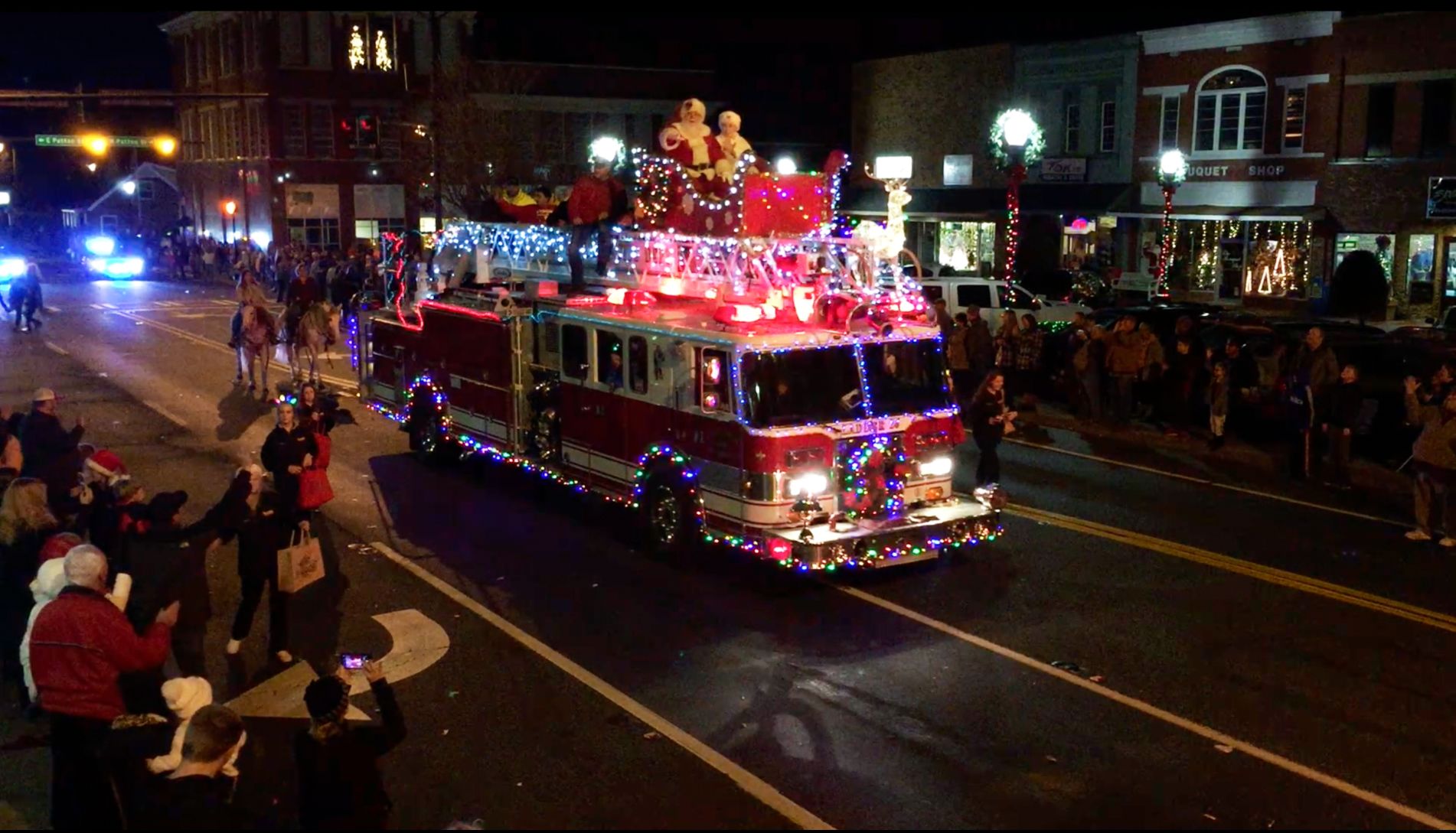 LaFayette Kicks Off Holidays With Christmas Parade, Photos With Santa ...