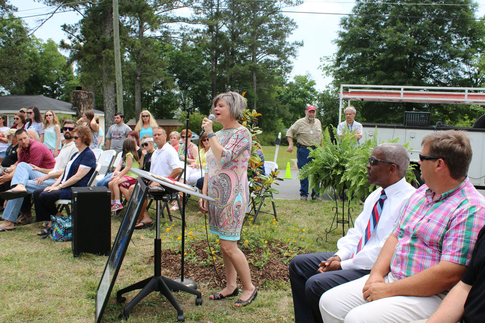 Glenwood Primary School plants tree for beloved teachers who died in