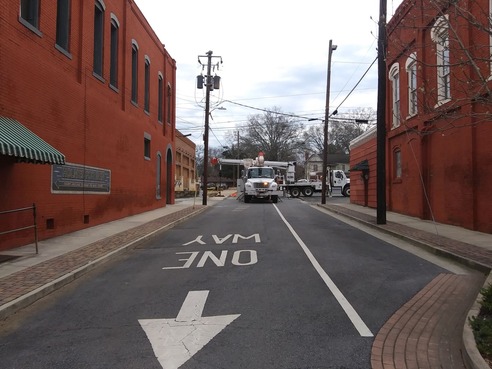 UPDATE Gas line struck in downtown Cedartown shut off by AGL