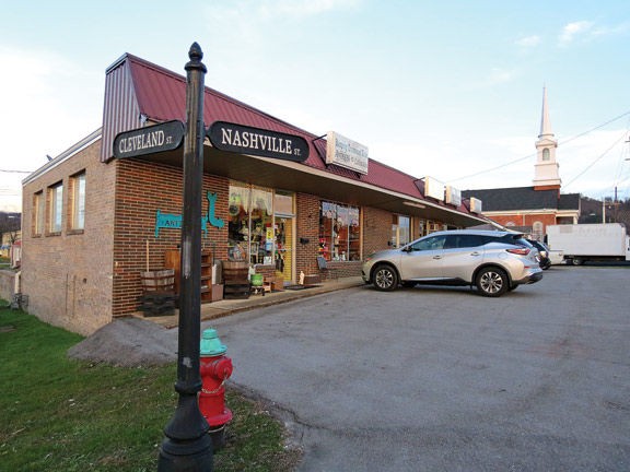 Shop In Downtown Ringgold Is Truly Keeping Treasures Alive Catwalkchatt Northwestgeorgianews Com