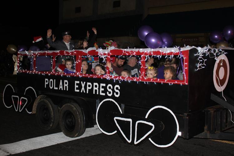 Lindale Christmas Parade 2022 Lindale, Cave Spring Christmas Parades Bring Christmas Cheer To Crowds |  Local News | Northwestgeorgianews.com
