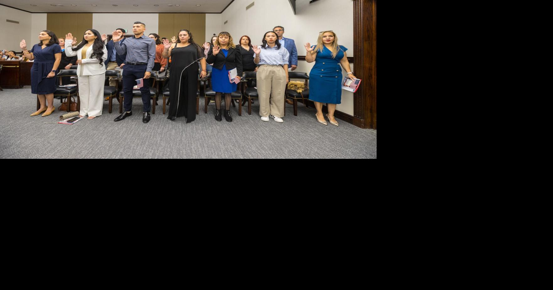 I Pledge Allegiance: Ceremony naturalizes new American citizens | Local ...