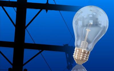 Le exigen a nuevo director AEE que instale postes y tendido eléctrico