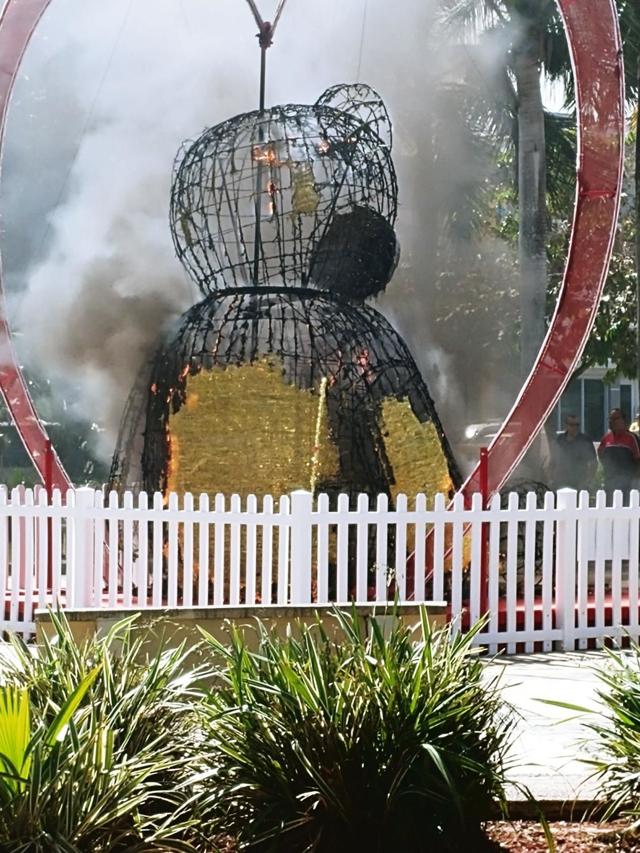 Se incendia estatua de oso en Caguas | Noticias | notiuno.com