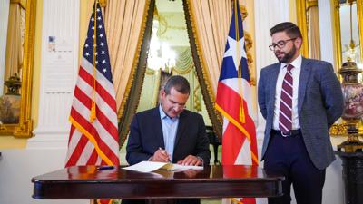 Gobernador firma el Proyecto de la Cámara 1367 del impuesto a las foráneas